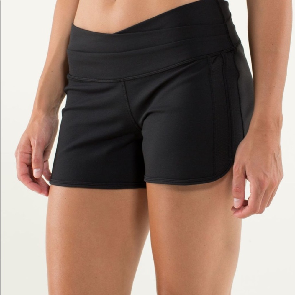 black lulu lemon speed up shorts